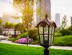 Lampy ogrodowe stojące – jak je wybrać do swojej przydomowej przestrzeni?
